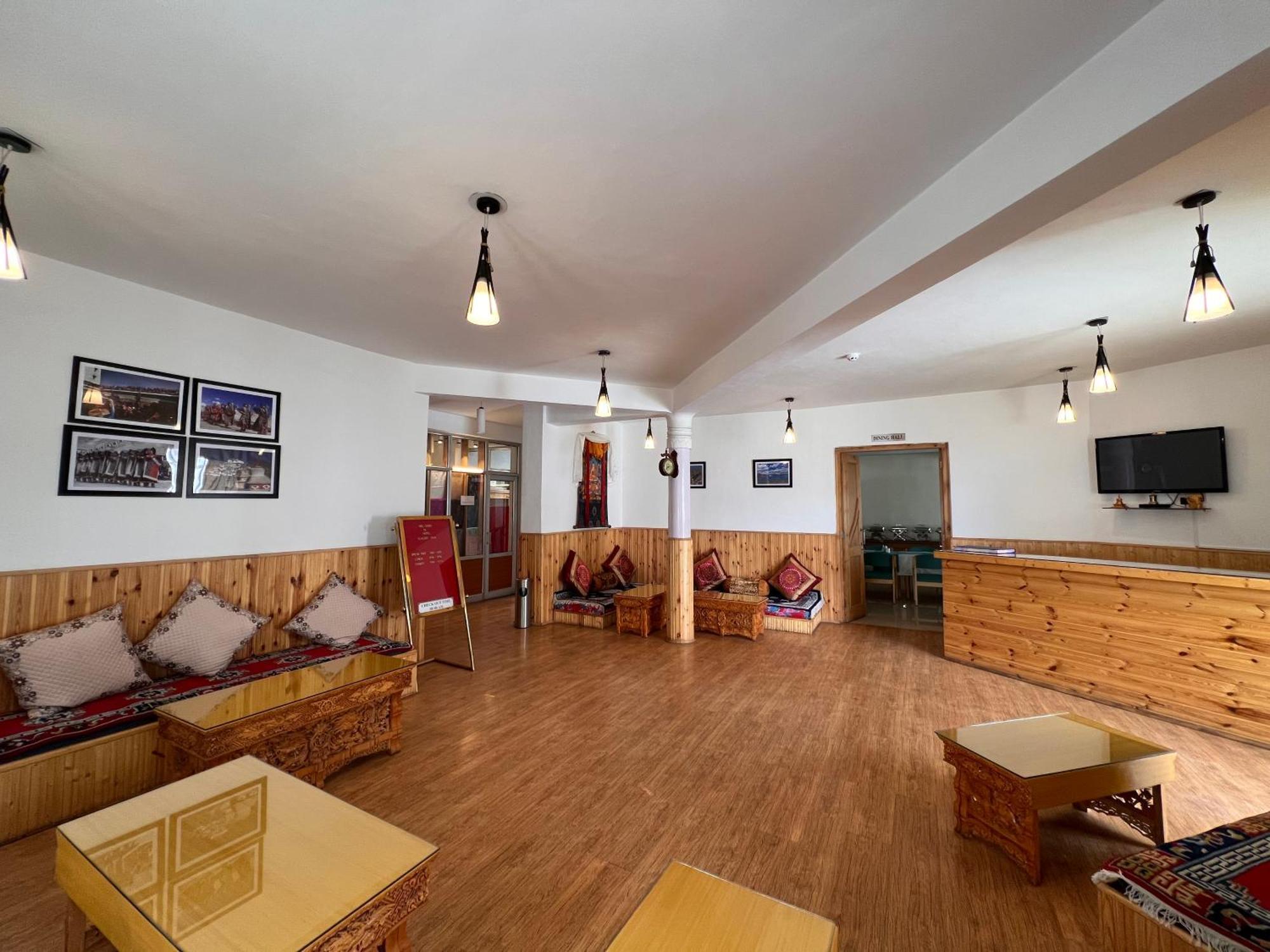 Hotel New Glacier View Leh Bagian luar foto
