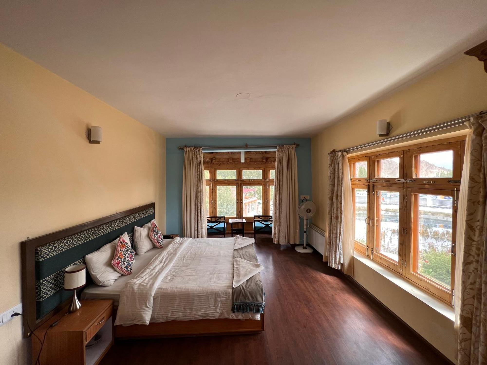 Hotel New Glacier View Leh Bagian luar foto