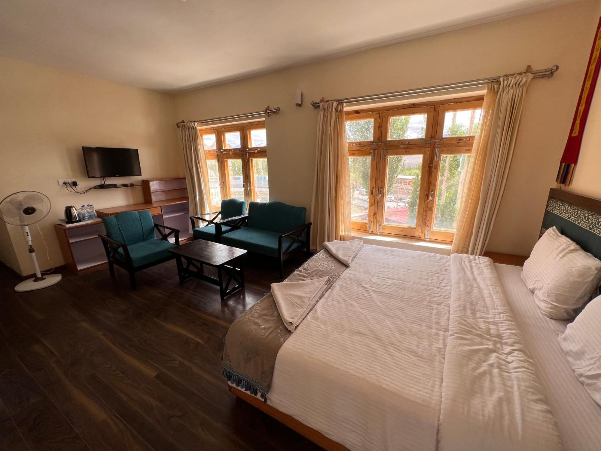 Hotel New Glacier View Leh Bagian luar foto