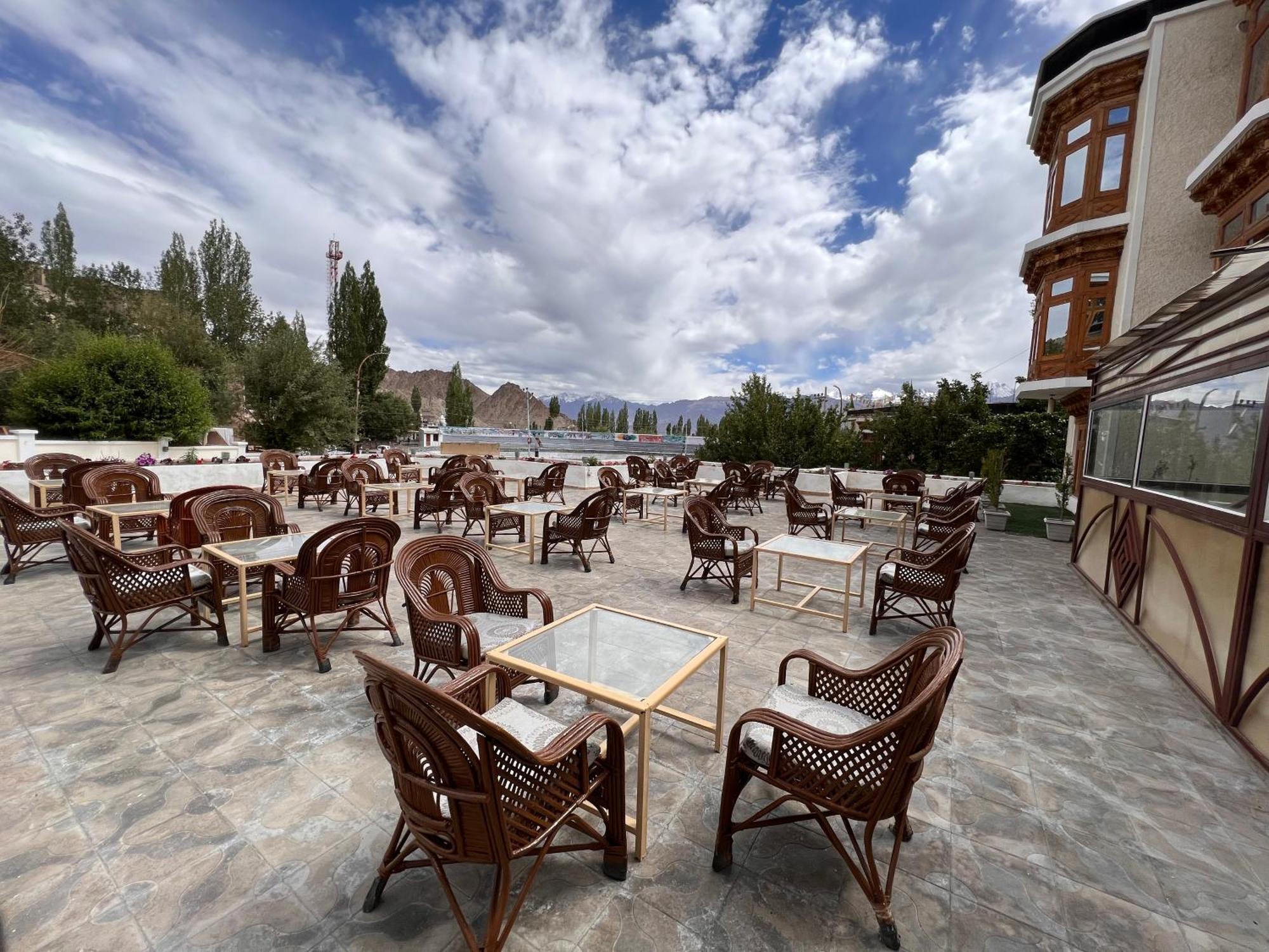 Hotel New Glacier View Leh Bagian luar foto