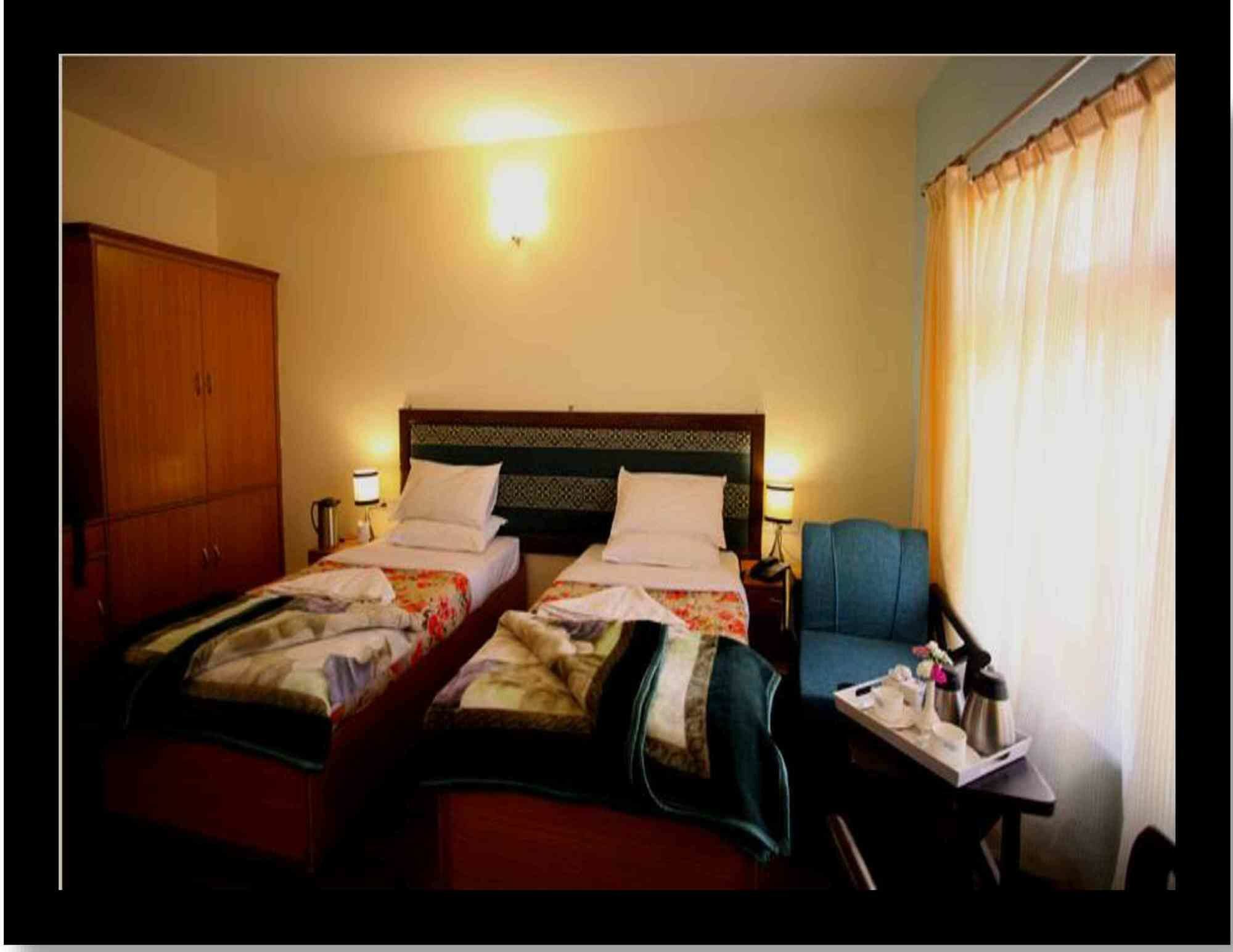 Hotel New Glacier View Leh Bagian luar foto