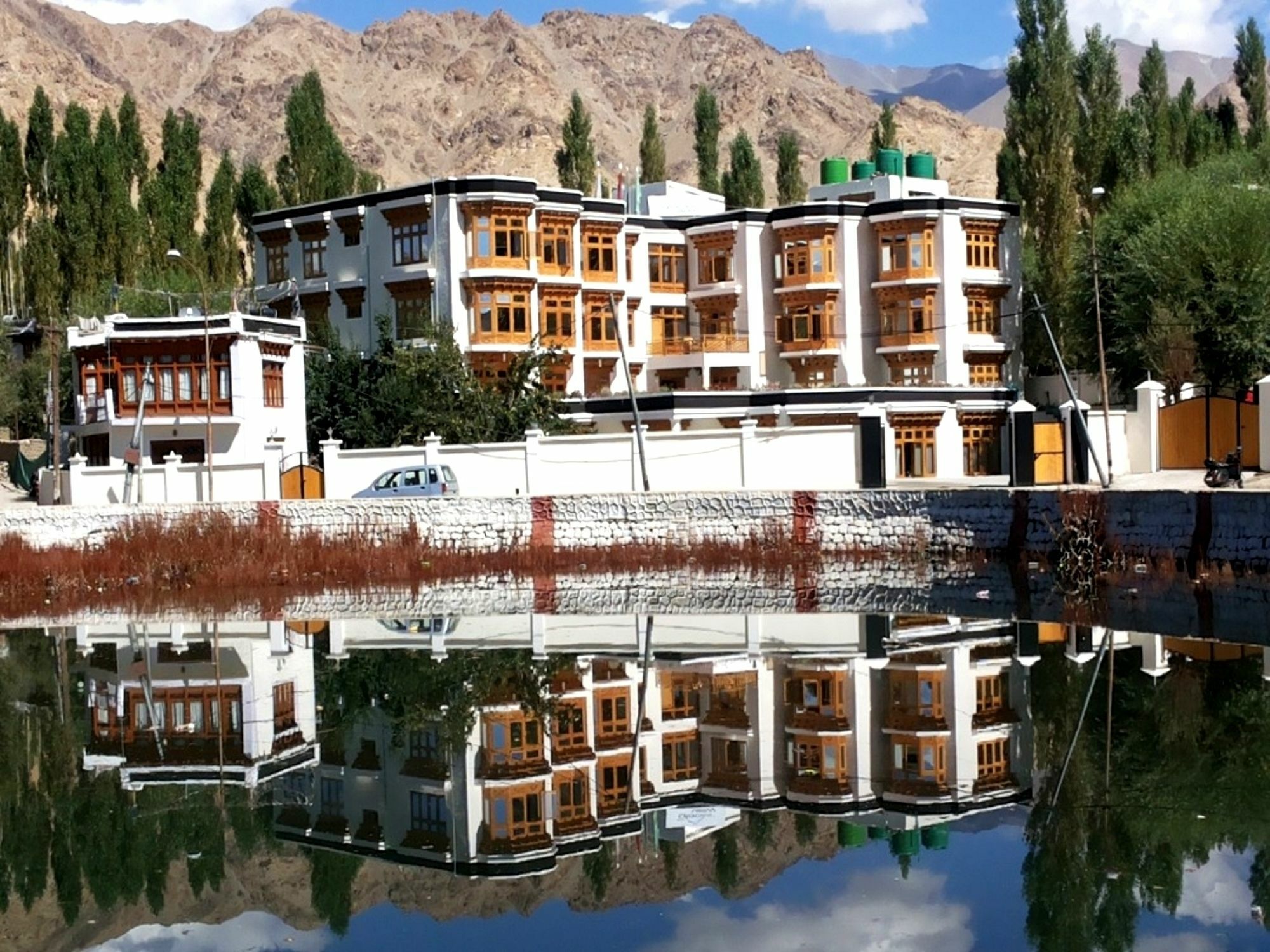 Hotel New Glacier View Leh Bagian luar foto
