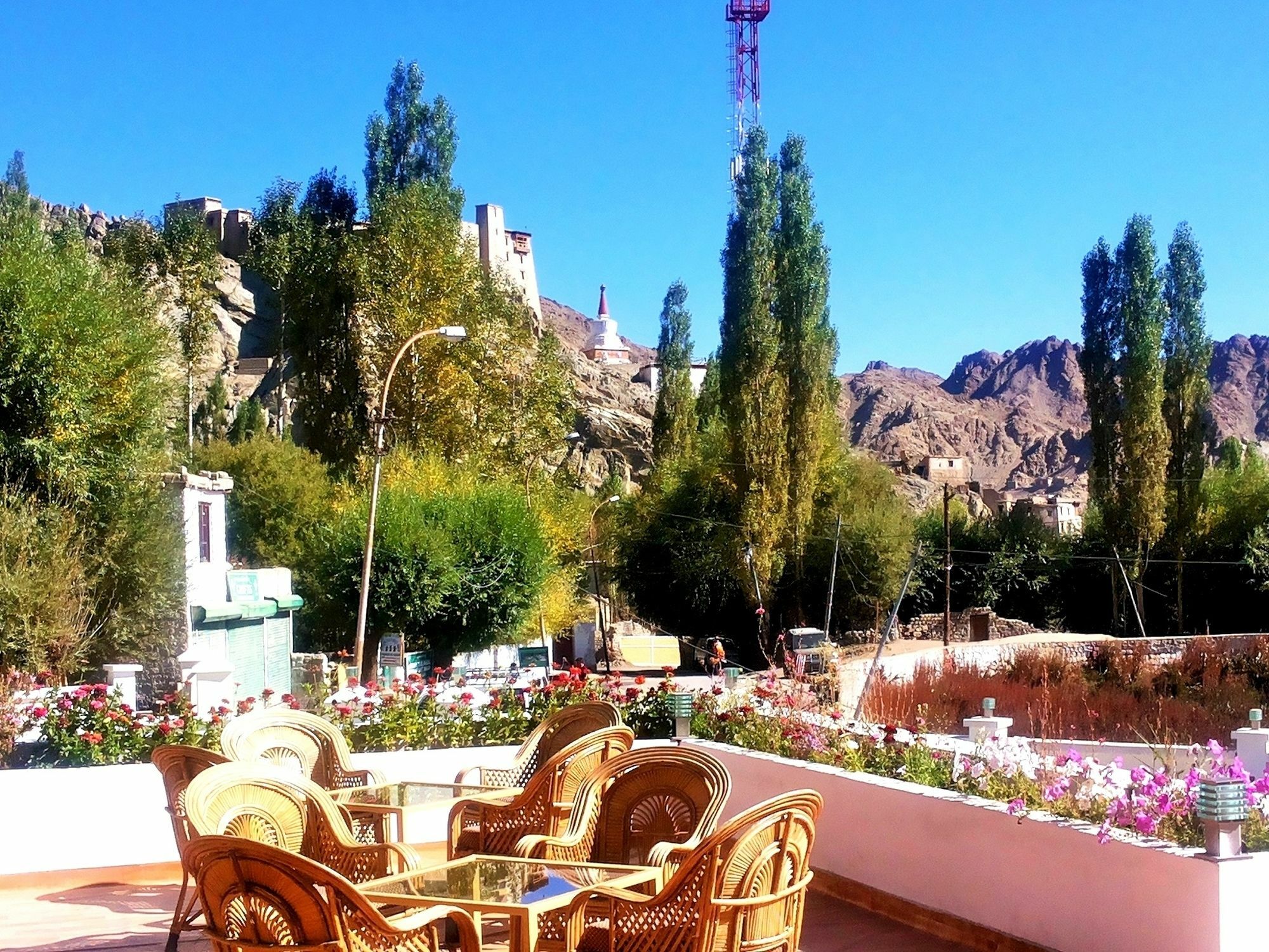 Hotel New Glacier View Leh Bagian luar foto